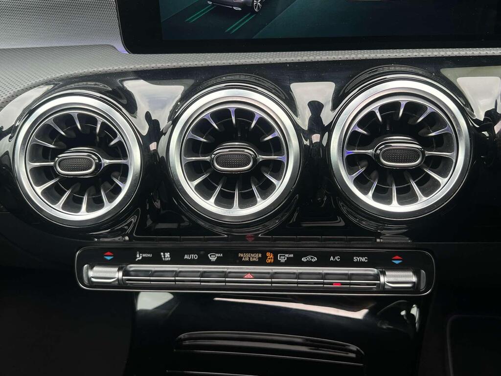 2022 Mercedes-Benz A250 AMG Line Edition (Premium Plus)