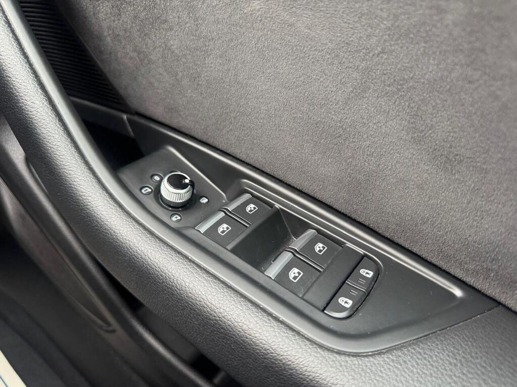 2022 Audi A4 2.0 TFSI 35 Black Edition S Tronic Euro 6 (ss) 4dr