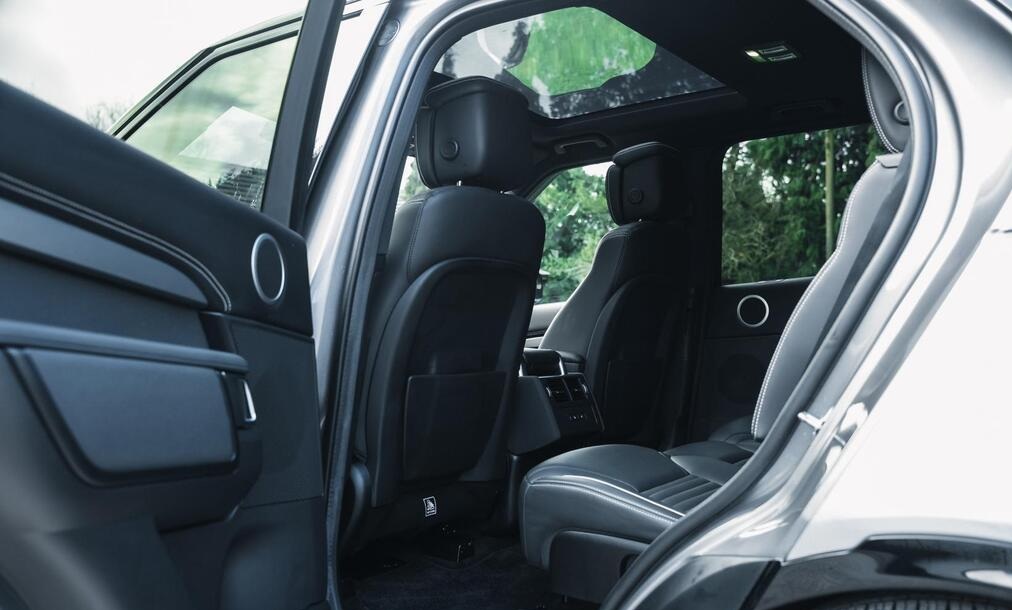 2022 Land Rover Discovery 3.0 D300 MHEV R-Dynamic HSE Auto 4WD Euro 6 (s/s) 5dr