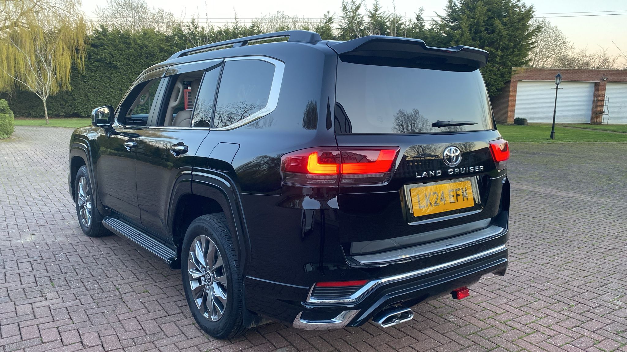 2025 Toyota Land Cruiser 300 ZX