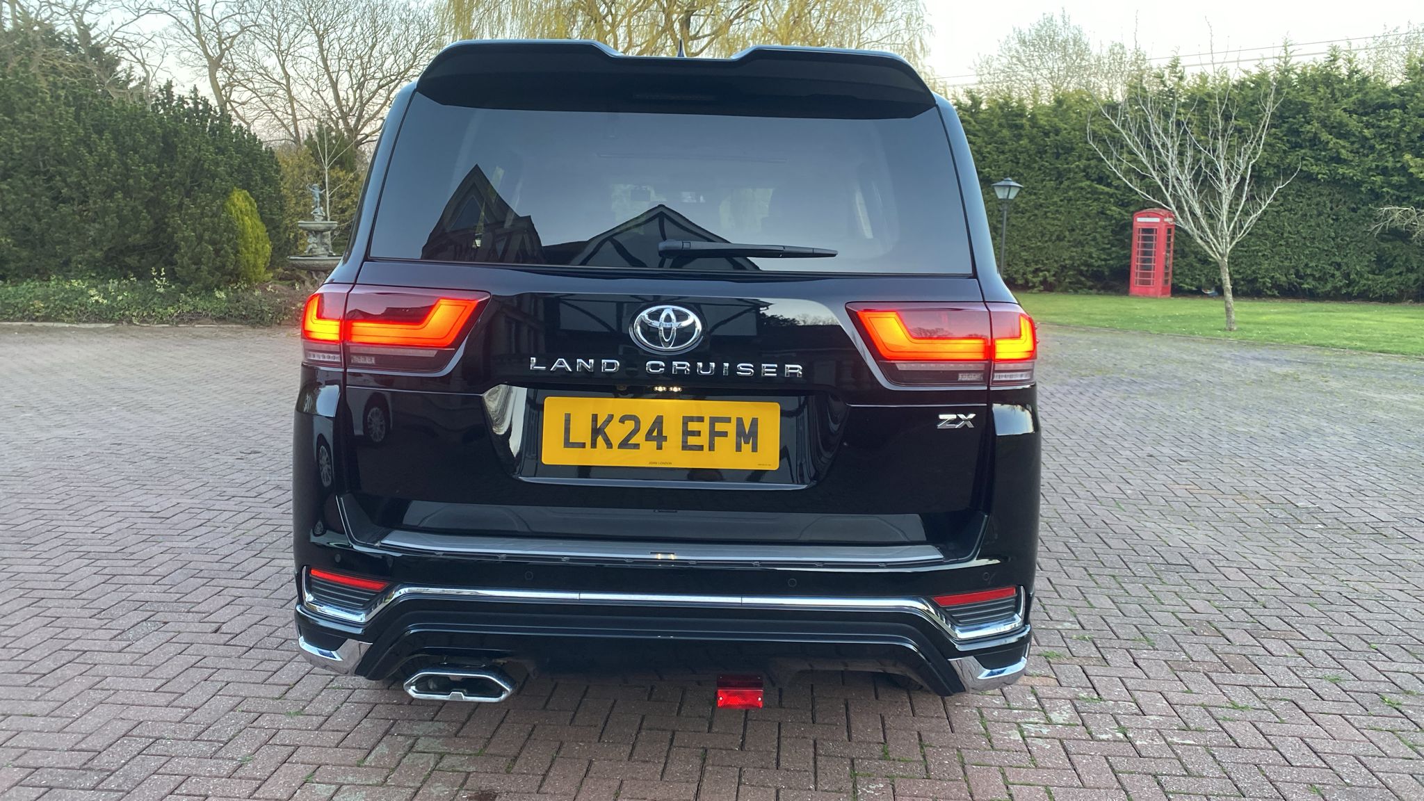 2025 Toyota Land Cruiser 300 ZX