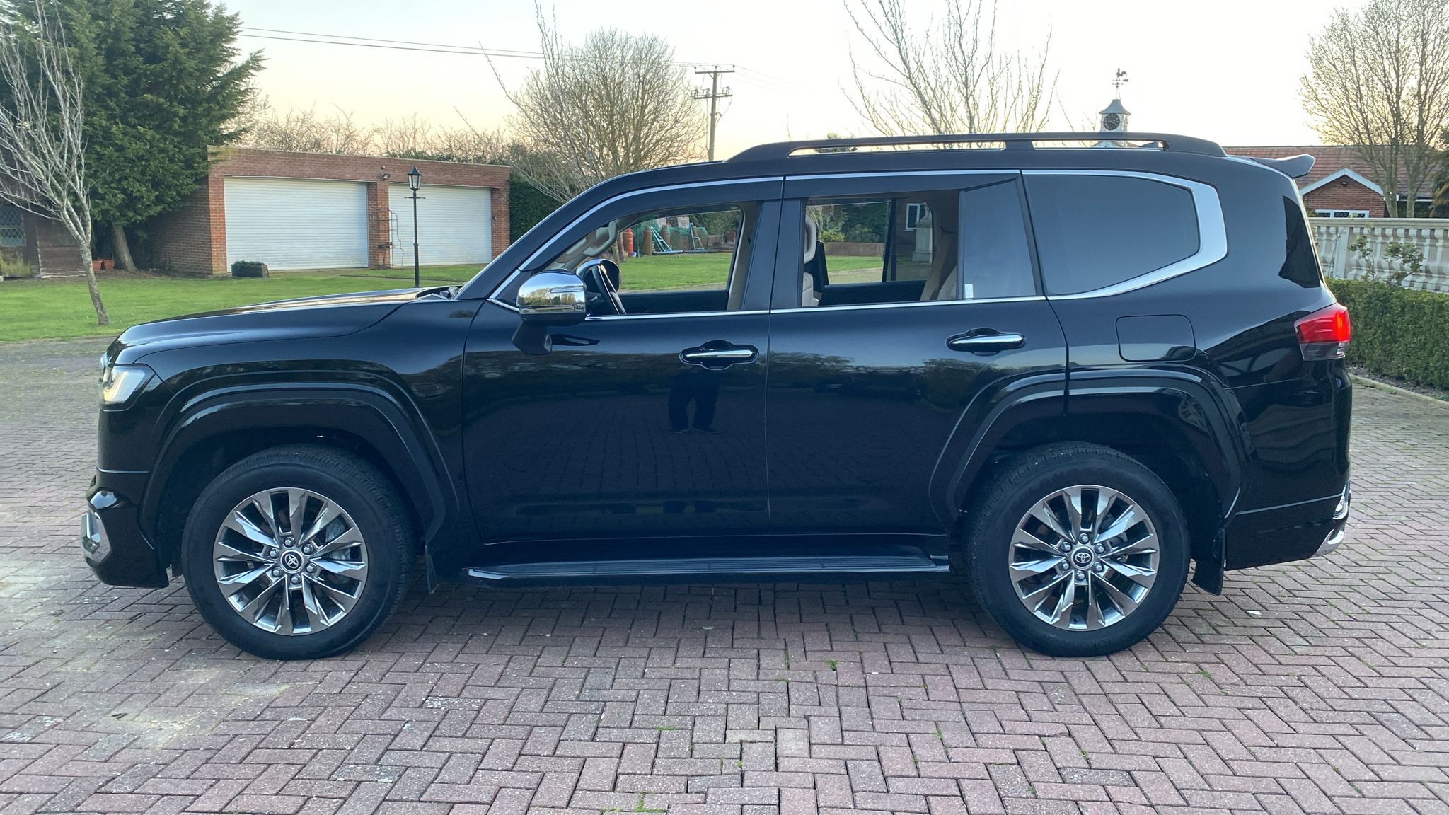 2025 Toyota Land Cruiser 300 ZX