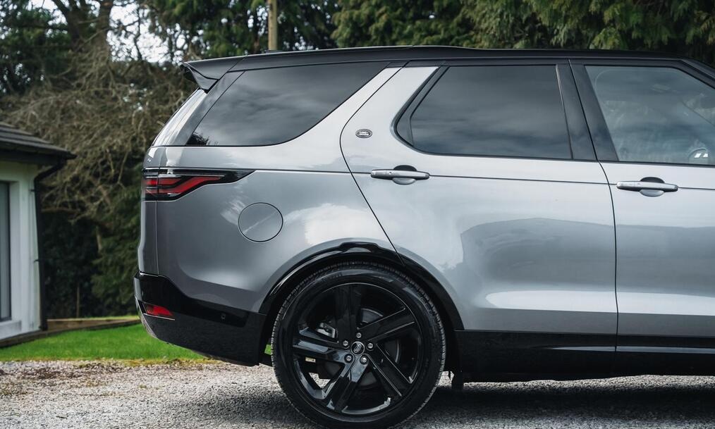 2022 Land Rover Discovery 3.0 D300 MHEV R-Dynamic HSE Auto 4WD Euro 6 (s/s) 5dr